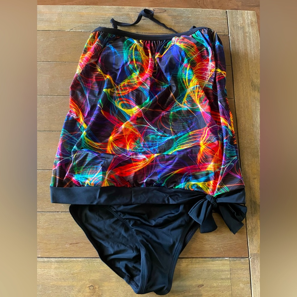 🌟NWOT🌟Dippin’ Daisy’s multicolored tankini, size 8